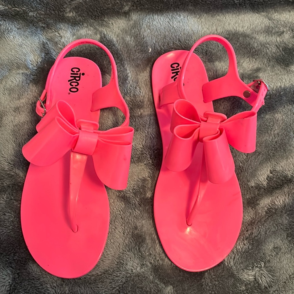 Adorable bow sandals. Circo from target. Size 3/4 girls